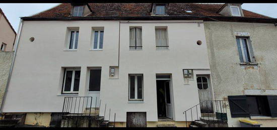 Maison en pierres avec jardin Varennes centre