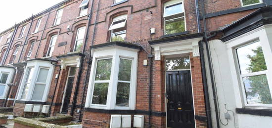 Flat to rent in College Grove View, Wakefield WF1