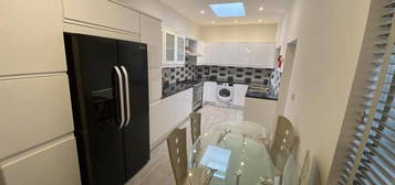 7 bedroom terraced house to rent