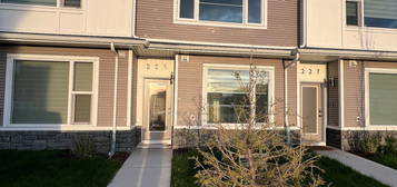 225 Saddlepeace Cres NE, Calgary, AB T3J 2J2