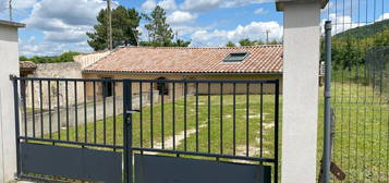 Maison rénovée plain-pied avec jardin - Tournon Nord