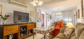 Casa adosada en venta en Parque Alcosa