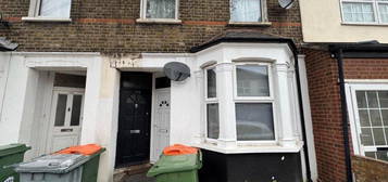 Maisonette for sale in Wakefield Street, London E6