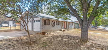 314 W Nimitz St, Fredericksburg, TX 78624