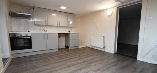 Flat to rent in Burrell Road, Ipswich IP2