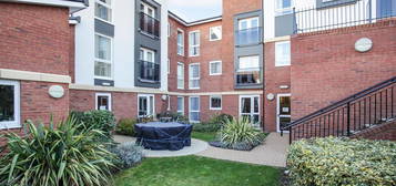 Flat for sale in Elliott Court, High Street North, Dunstable LU6