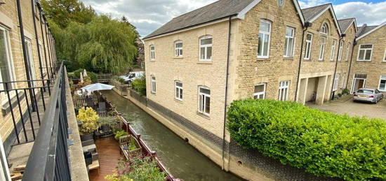 4 bedroom end of terrace house