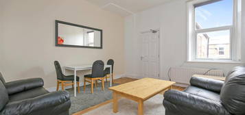 Flat to rent in Glenthorn Road, Jesmond, Newcastle Upon Tyne NE2