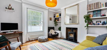 Maisonette for sale in Prince Of Wales Road, London NW5