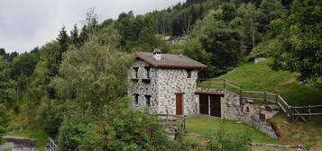 Casa indipendente in vendita a Saviore dell'Adamello