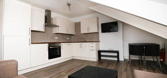 Flat to rent in Osborne Avenue, Jesmond, Newcastle Upon Tyne NE2