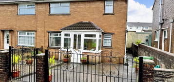 3 bed semi-detached house for sale