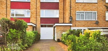 Town house to rent in St. James Road, Sutton SM1