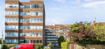 Flat to rent in Ashdown, Eaton Road, Hove BN3