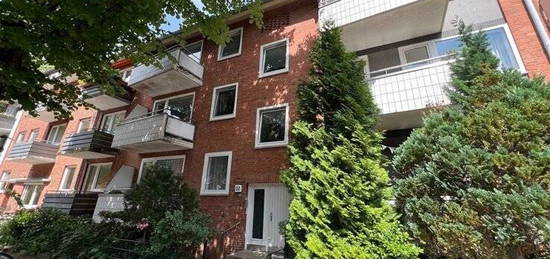 Helle und renovierte 2,5 Zimmerwohnung mit Balkon in Barmbek-Süd