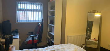 8 bed shared accommodation to rent