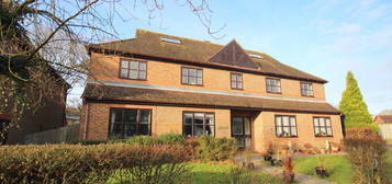 Flat to rent in Foxes Close, Southwater, Horsham RH13