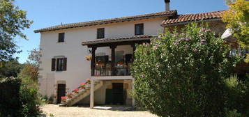 Maison en pierre au calme