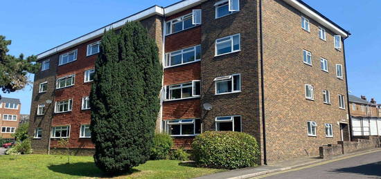 Flat to rent in Bridge Court, Bridge Street, Leatherhead, Surrey KT22