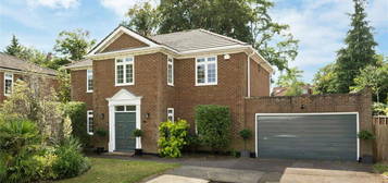 5 bedroom detached house