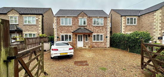 3 bed detached house for sale