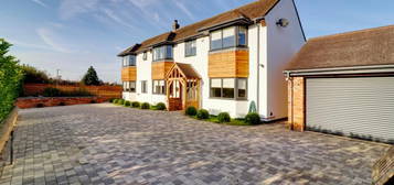 5 bedroom detached house for sale