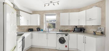 Flat to rent in Shelly Garden, Cambridge CB3