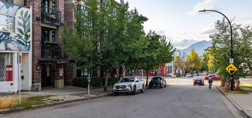 2515 Ontario St #416, Vancouver, BC V5T 4V4