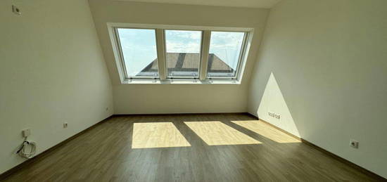 Provisionsfrei: Klimatisierter 42m² DG-Erstbezug + Terrasse im topsanierten Altbau - 1100 Wien