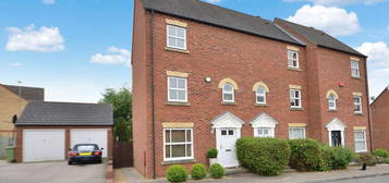 3 bedroom semi-detached house to rent