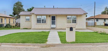 810 N Washington Ave, Friona, TX 79035