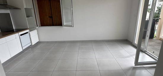 Appartement  à louer, 2 pièces, 40 m², Étage 1/–