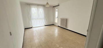 Appartement  à louer, 2 pièces, 2 chambres, 57 m²