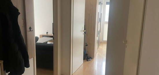 Schöne Neubauwohnung möbiliert