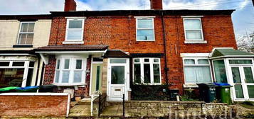 Terraced house to rent in Farm Road, Oldbury B68