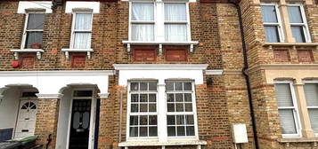 Maisonette to rent in Perry Rise, London SE23