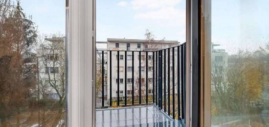 Erstbezug Möbliert modernes Studio-Apartment mit Balkon