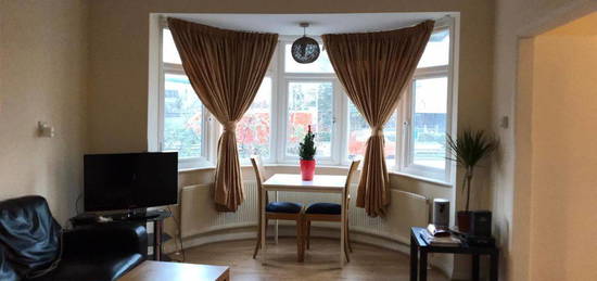 Flat to rent in Greystoke Park Terrace, London W5