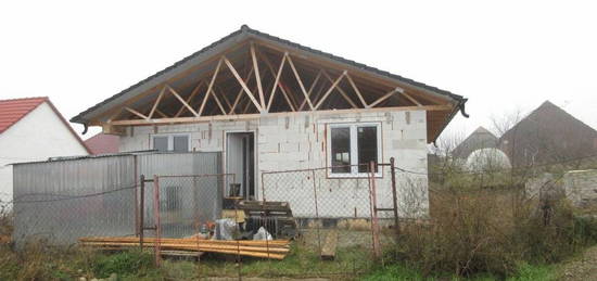 Na predaj rozostavaný 4 izb. bungalov, 532 m2, Veľké Ripňany