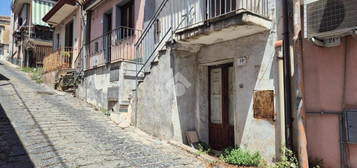 Terratetto unifamiliare Vico Castorina 19, Centro, Zafferana Etnea