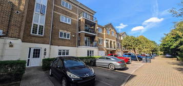 Flat to rent in Bewley Street, London SW19