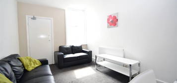 Maisonette to rent in Cartington Terrace, Heaton NE6