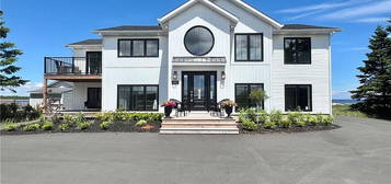 251 Bayshore Dr, Bathurst, NB E2A 6A5