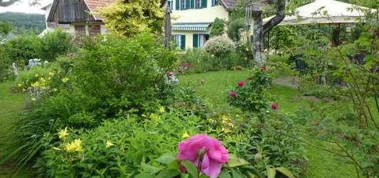 Liebenswertes Haus mit Scheune und viel Grund - Naturnahe Idylle erwartet Sie