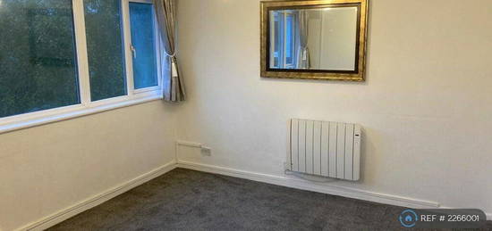 2 bedroom flat