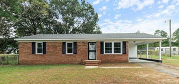 105 Kornegay Dr, Dudley, NC 28333