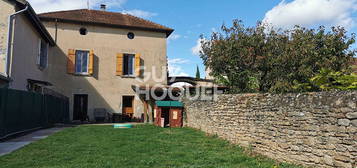 Maison en pierre avec 4 chambres et jardin