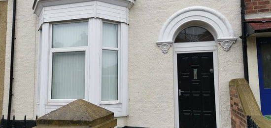 5 bed end terrace house to rent