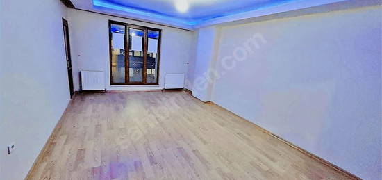 ALAÇATI DAN UĞUR MUMCU MAH.NDE BUTİK SİTE 1.KAT 100 m2 DAİRE