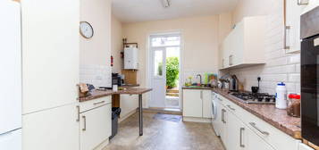 5 bed terraced house to rent